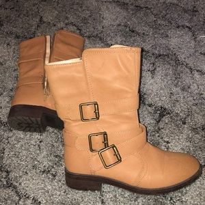 New sand colored boots with buckle.